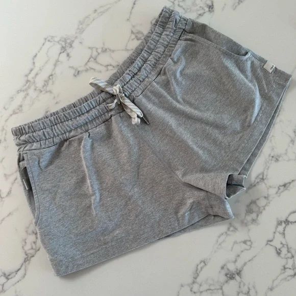 Vuori Halo Performance Short - Pale Grey Heather - Size Small - Picture 2 of 4